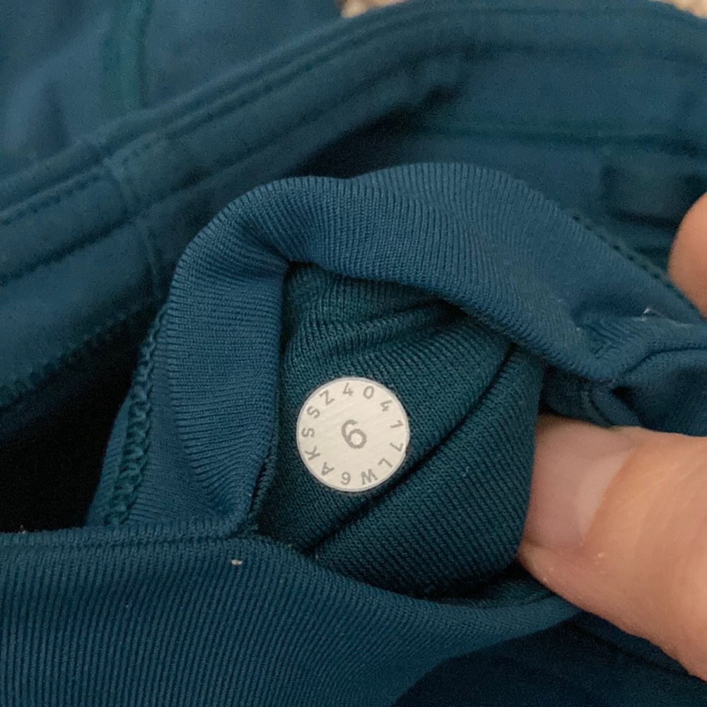 Lululemon leggings size 6 Highrise 23” - Picture 7 of 7